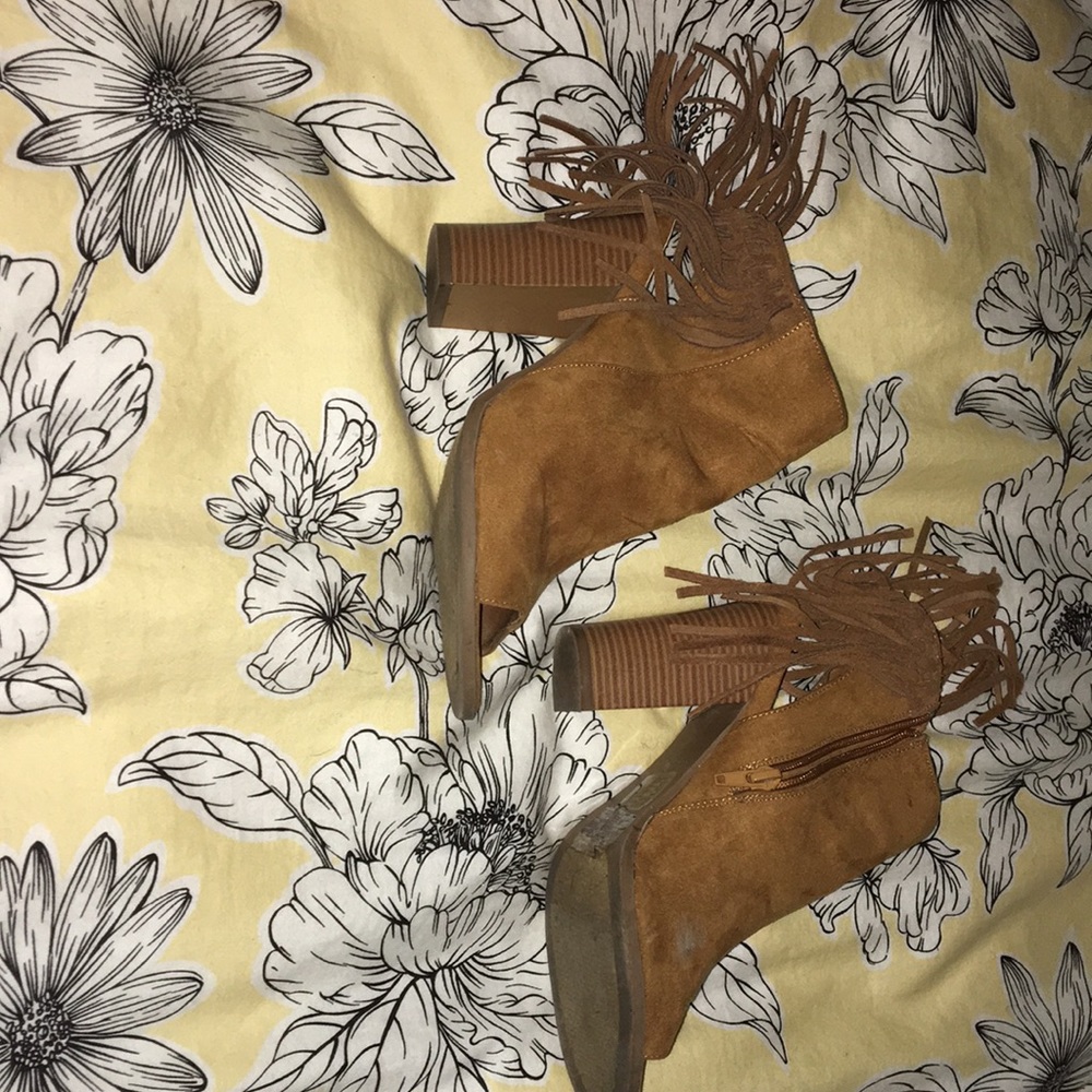 BROWN BOOTIES